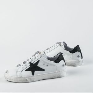 L’idea by Lori Distressed Star Leather Sneakers